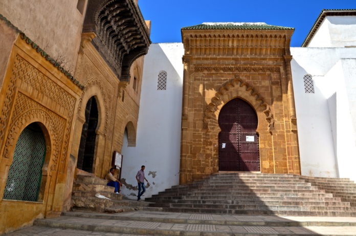 Salé au cœur du Maroc : histoire d'une ville à la croisée des routes (1830-1930)