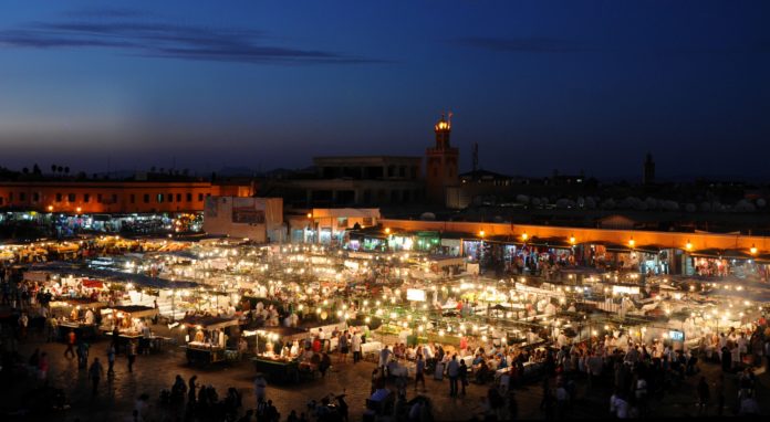 Les origines de Marrakech et les secrets de Jemaa El Fna : à travers les yeux des derniers conteurs