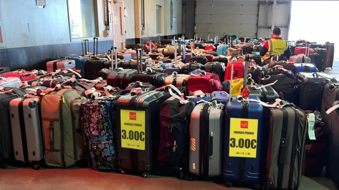 Alerte sur les fausses annonces de vente de valises perdues à l’aéroport