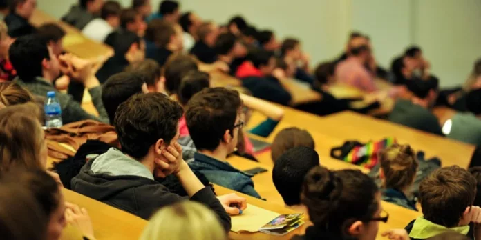 Étudiants Marocains avec des Bourses : Nouveau Décret